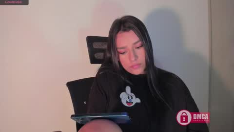 Snapshot of mypretty_isabella chatting on February 18, 2:49 am Bella online show from February 18, 2:49 am