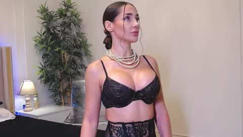 Miryam online show from October 10, 11:27 am