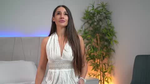 Snapshot of myriamfox_ chatting on January 7, 5:42 pm Miryam online show from January 7, 5:42 pm