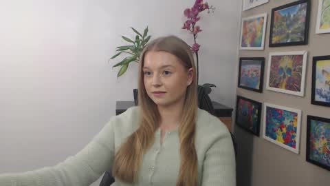 Snapshot of mysteryericax chatting on February 17, 2:38 pm Erica online show from February 17, 2:38 pm