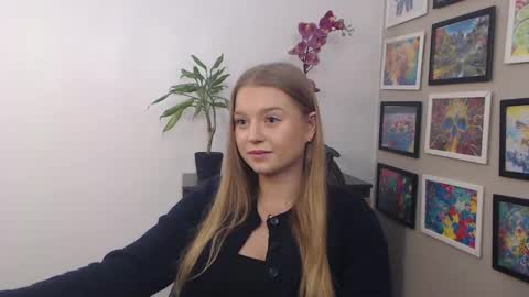 Snapshot of mysteryericax chatting on February 7, 8:01 am Erica online show from February 7, 8:01 am