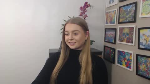 Snapshot of mysteryericax chatting on February 10, 1:33 pm Erica online show from February 10, 1:33 pm