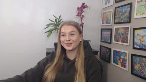 Snapshot of mysteryericax chatting on February 24, 2:48 pm Erica online show from February 24, 2:48 pm