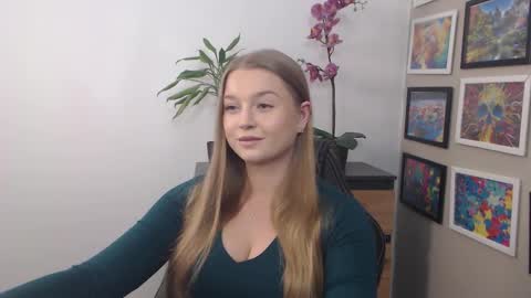 Snapshot of mysteryericax chatting on March 6, 10:41 am Erica online show from March 6, 10:41 am