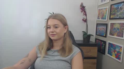Snapshot of mysteryericax chatting on September 22, 10:08 am Erica online show from September 22, 10:08 am