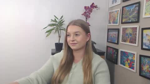 Snapshot of mysteryericax chatting on February 5, 11:02 am Erica online show from February 5, 11:02 am
