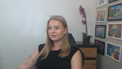 Snapshot of mysteryericax chatting on September 16, 8:17 am Erica online show from September 16, 8:17 am