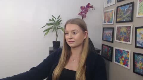 Snapshot of mysteryericax chatting on February 7, 11:12 am Erica online show from February 7, 11:12 am