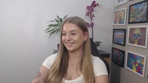 Snapshot of mysteryericax chatting on March 11, 11:23 am Erica online show from March 11, 11:23 am