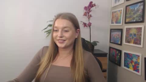 Snapshot of mysteryericax chatting on March 4, 12:55 pm Erica online show from March 4, 12:55 pm