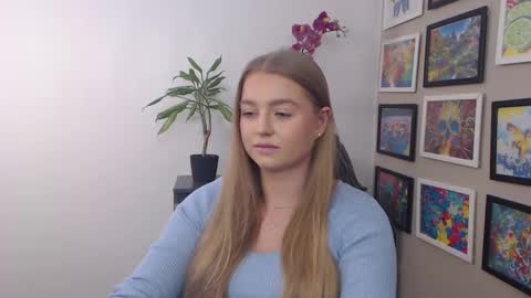 Snapshot of mysteryericax chatting on January 17, 10:33 am Erica online show from January 17, 10:33 am