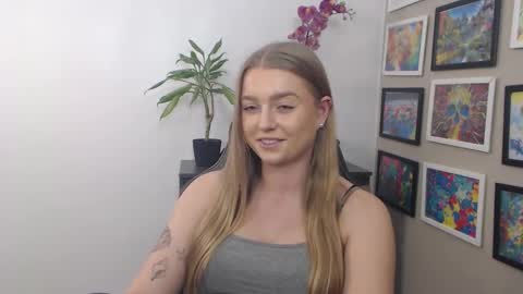Snapshot of mysteryericax chatting on January 28, 5:56 pm Erica online show from January 28, 5:56 pm