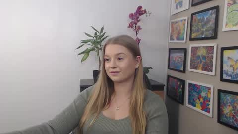 Snapshot of mysteryericax chatting on February 20, 10:48 am Erica online show from February 20, 10:48 am