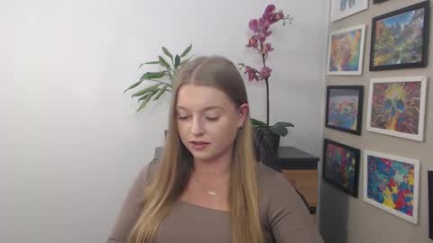 Snapshot of mysteryericax chatting on March 4, 9:51 am Erica online show from March 4, 9:51 am