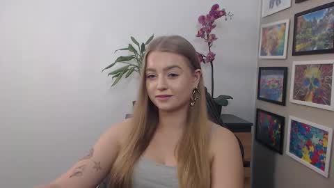 Snapshot of mysteryericax chatting on March 8, 8:22 am Erica online show from March 8, 8:22 am