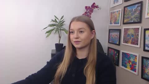 Snapshot of mysteryericax chatting on January 29, 9:33 am Erica online show from January 29, 9:33 am