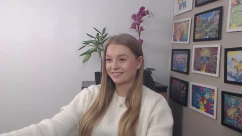 Snapshot of mysteryericax chatting on February 18, 8:49 am Erica online show from February 18, 8:49 am