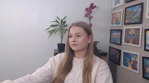 Snapshot of mysteryericax chatting on February 25, 12:05 pm Erica online show from February 25, 12:05 pm