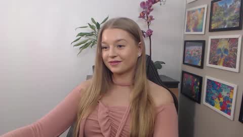 Snapshot of mysteryericax chatting on March 10, 7:11 am Erica online show from March 10, 7:11 am