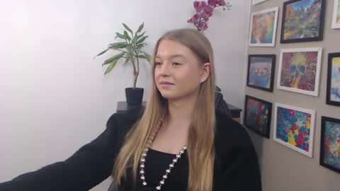 Snapshot of mysteryericax chatting on January 30, 8:01 am Erica online show from January 30, 8:01 am