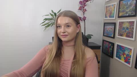 Snapshot of mysteryericax chatting on March 10, 10:18 am Erica online show from March 10, 10:18 am