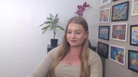 Snapshot of mysteryericax chatting on February 4, 1:59 pm Erica online show from February 4, 1:59 pm
