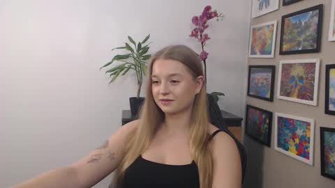 Snapshot of mysteryericax chatting on February 26, 8:17 am Erica online show from February 26, 8:17 am