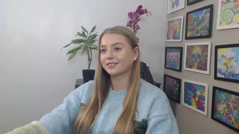 Snapshot of mysteryericax chatting on January 7, 12:09 pm Erica online show from January 7, 12:09 pm