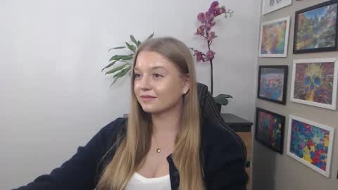 Snapshot of mysteryericax chatting on March 11, 2:29 pm Erica online show from March 11, 2:29 pm