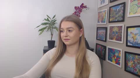 Snapshot of mysteryericax chatting on January 24, 1:03 pm Erica online show from January 24, 1:03 pm