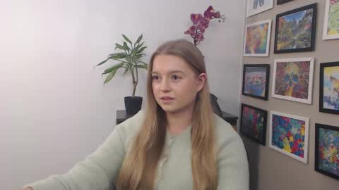 Snapshot of mysteryericax chatting on February 5, 8:00 am Erica online show from February 5, 8:00 am