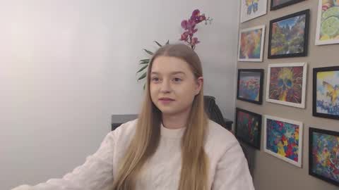 Snapshot of mysteryericax chatting on February 12, 7:44 am Erica online show from February 12, 7:44 am
