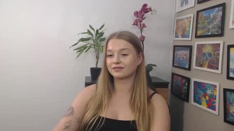 Snapshot of mysteryericax chatting on February 26, 11:21 am Erica online show from February 26, 11:21 am