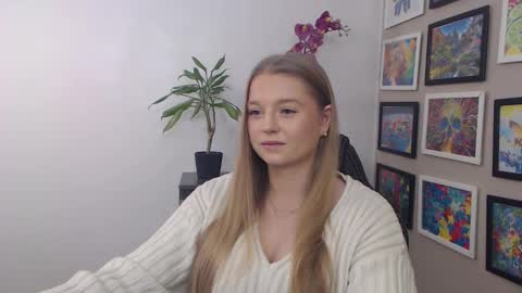 Snapshot of mysteryericax chatting on January 23, 8:04 am Erica online show from January 23, 8:04 am