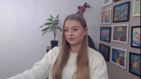 Snapshot of mysteryericax chatting on January 22, 7:46 am Erica online show from January 22, 7:46 am