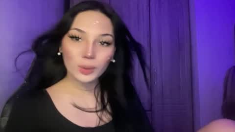 UR GIRL NEXTDOOR online show from May 22, 8:43 am