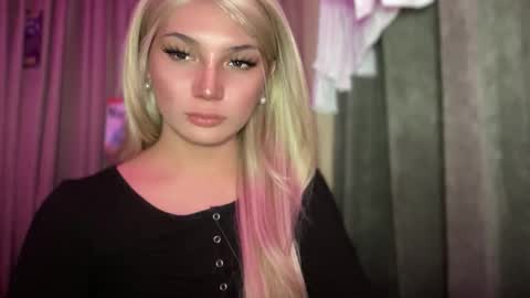 UR GIRL NEXTDOOR online show from May 6, 2:34 pm