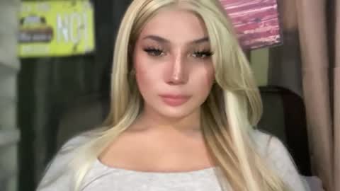 UR GIRL NEXTDOOR online show from May 4, 12:55 pm