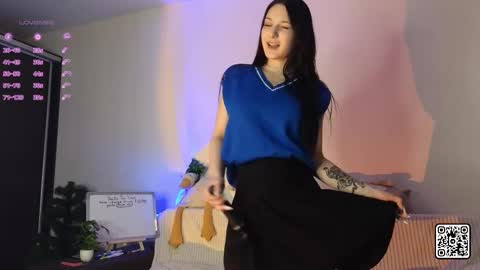 Mia online show from December 14, 5:08 pm