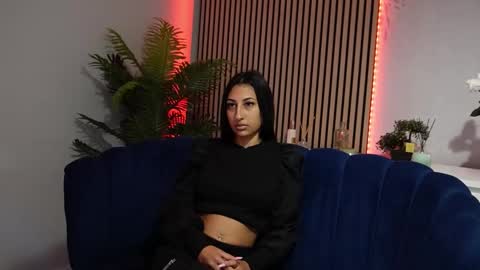 mysticdesire_ online show from September 18, 4:27 am