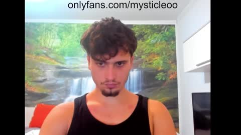 Snapshot of mysticleoo chatting on December 4, 9:23 am Mystic Leo online show from December 4, 9:23 am