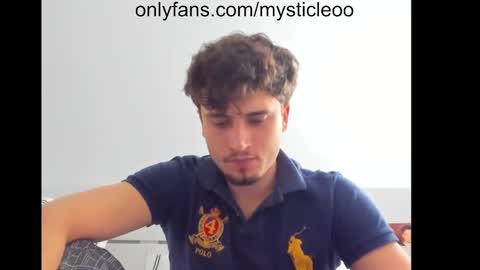 Snapshot of mysticleoo chatting on December 25, 2:13 pm Mystic Leo online show from December 25, 2:13 pm