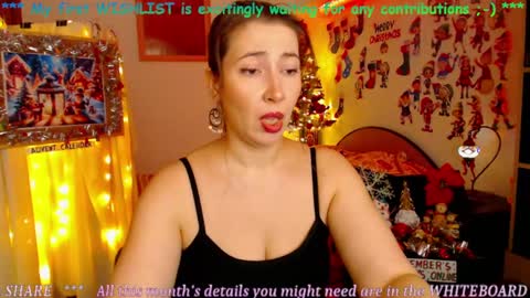 Snapshot of mystydew chatting on December 14, 11:07 am MystyDew online show from December 14, 11:07 am