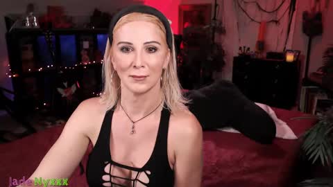 Jade Nyxxx online show from October 4, 1:25 am