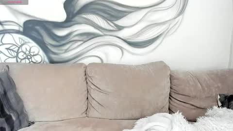 Eva  online show from June 10, 4:45 am