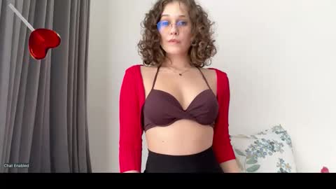 naaami_ online show from January 18, 4:43 am