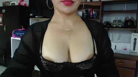 Snapshot of nadia_abaud chatting on February 3, 7:29 am Nadia online show from February 3, 7:29 am
