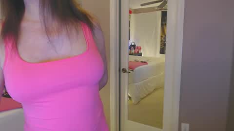 Snapshot of nadia_vixen chatting on February 5, 10:33 pm Nadia Vixen online show from February 5, 10:33 pm