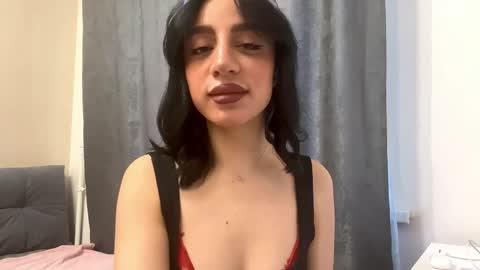 Leya online show from May 2, 1:06 pm
