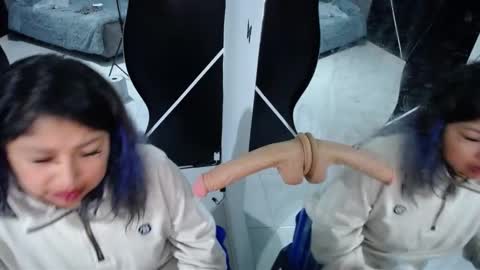 Nadriah  online show from November 22, 5:50 am